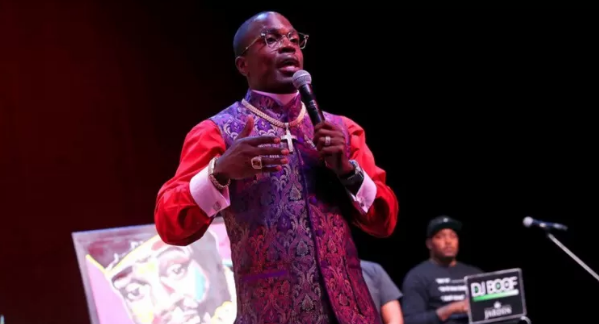 سرقة مليون دولار من قس أمريكي خلال إلقاء عظة في كنيسة